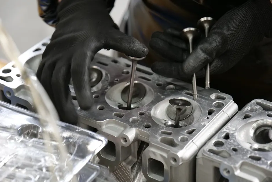 Detail Car Door Assembly Line Workers Fitting Parts Number 9