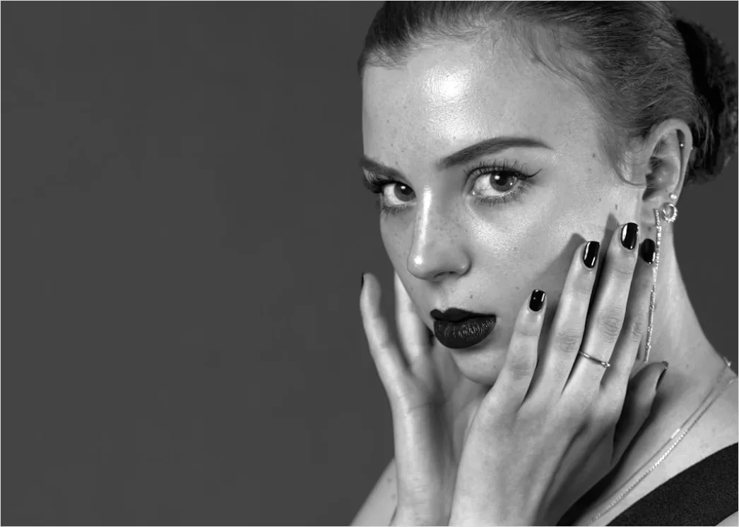 Detail Clean Girl Makeup Look With Glowy Skin Number 5