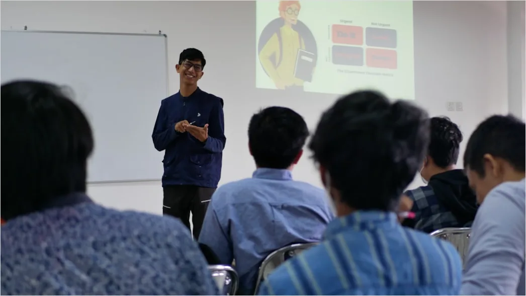 Detail Corporate Training Workshop Instructor Presenting Slides Number 11