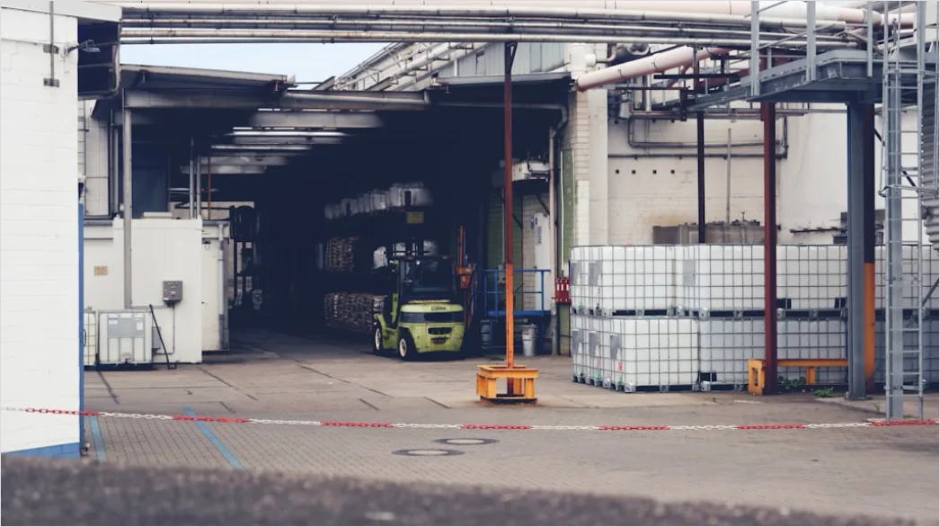 Detail Cross Docking Warehouse Truck Loading Unloading Number 12