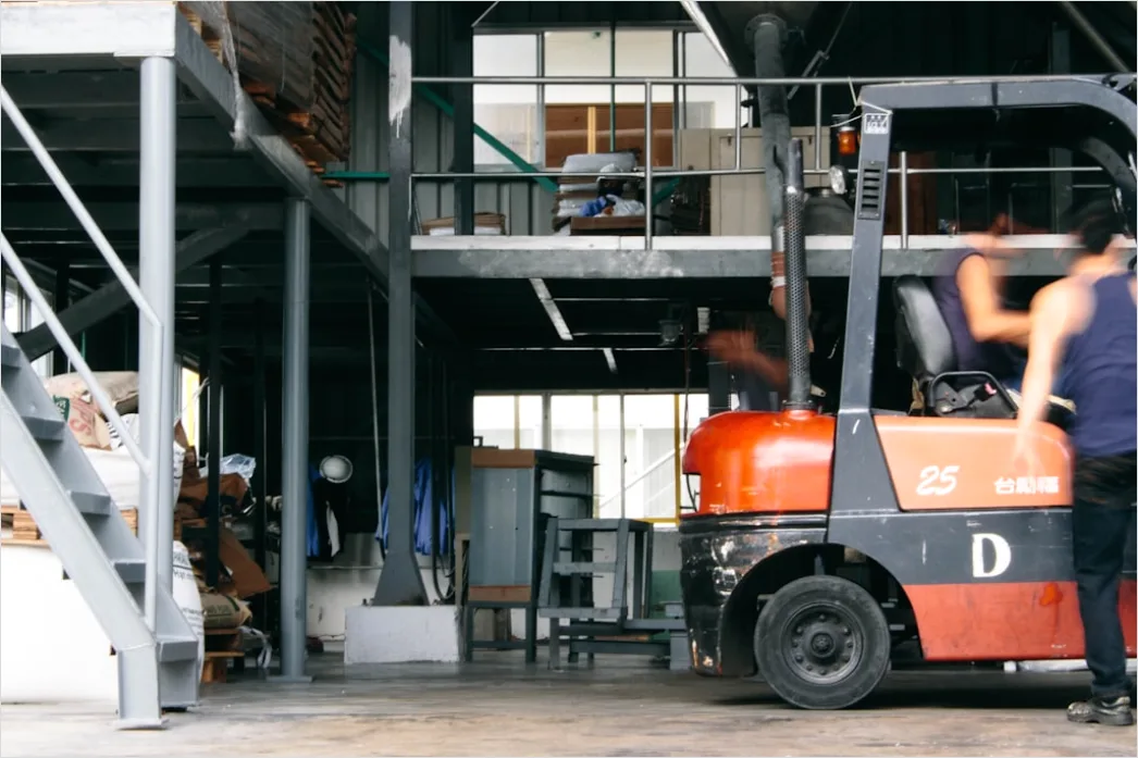 Detail Cross Docking Warehouse Truck Loading Unloading Number 7