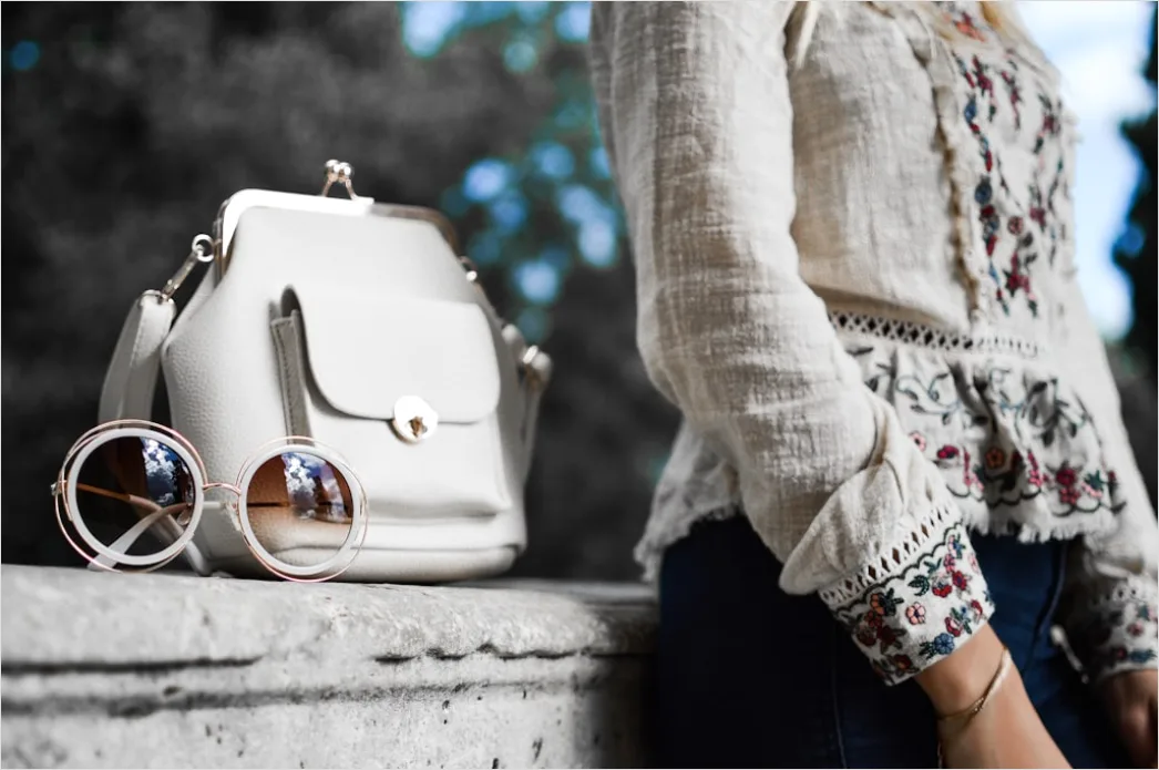 Detail Crossbody Bag Outfit Ideas For Everyday Use Number 4