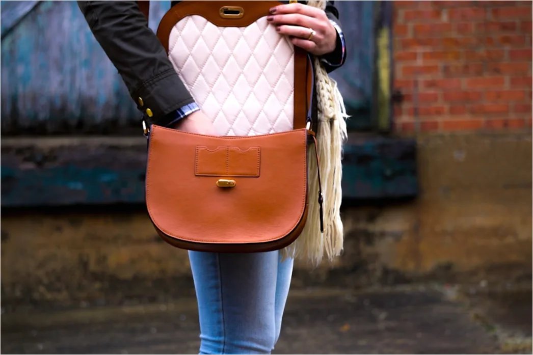 Detail Crossbody Bag Outfit Ideas For Everyday Use Number 6