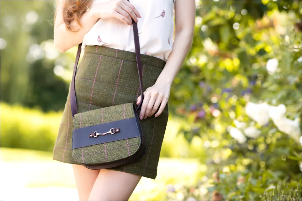 Detail Crossbody Bag Outfit Ideas For Everyday Use Number 7