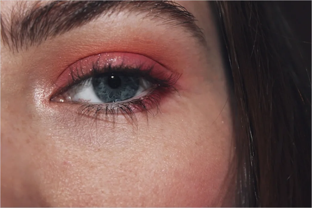 Detail Dewy Skin Makeup Look With Blush And Highlight Number 12