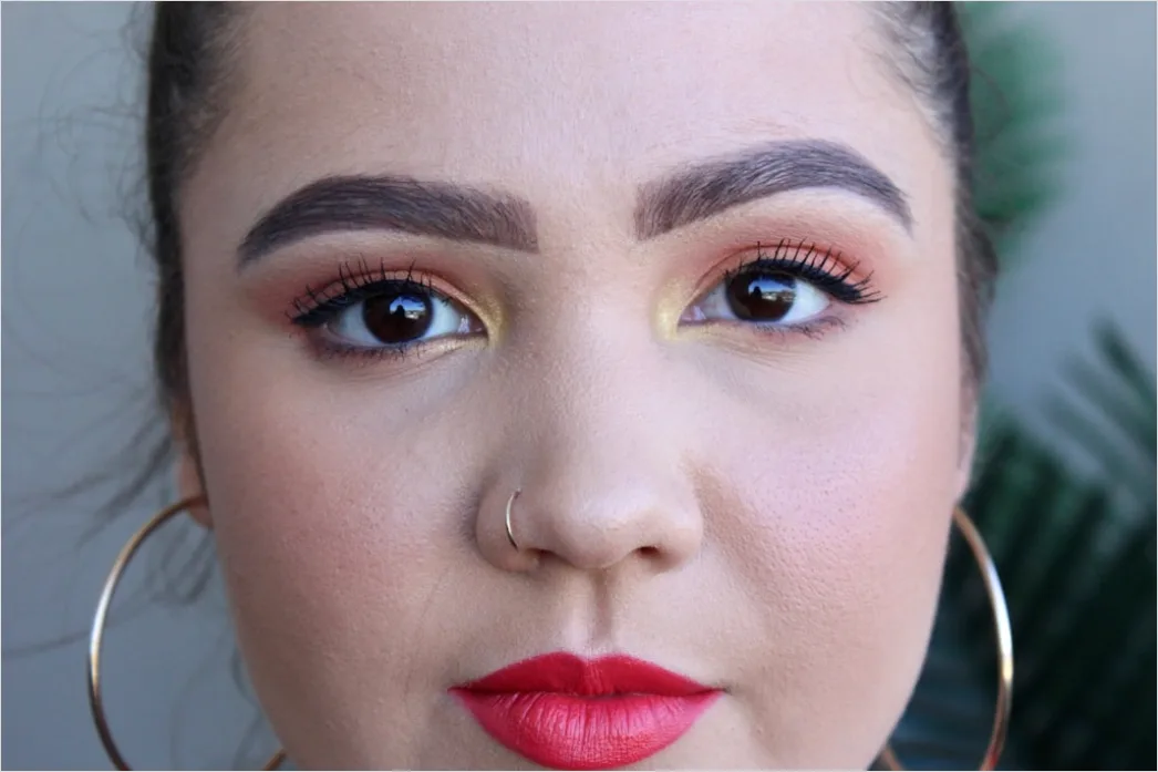 Detail Dewy Skin Makeup Look With Blush And Highlight Number 19