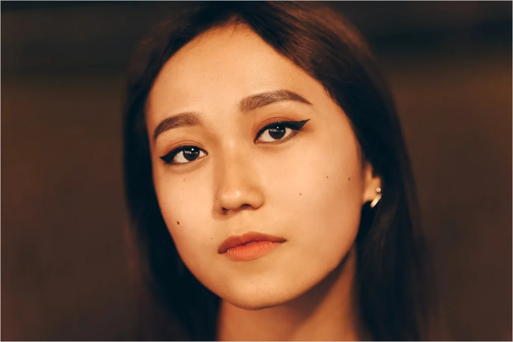 Detail Dewy Skin Makeup Look With Blush And Highlight Number 20