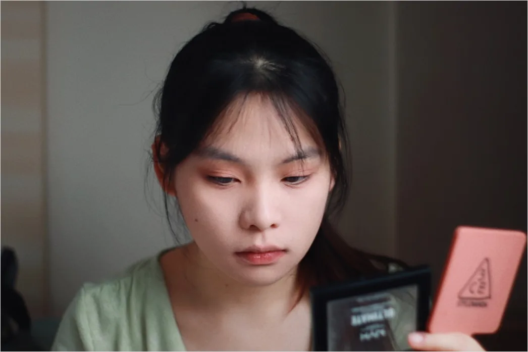 Detail Dewy Skin Makeup Look With Blush And Highlight Number 5