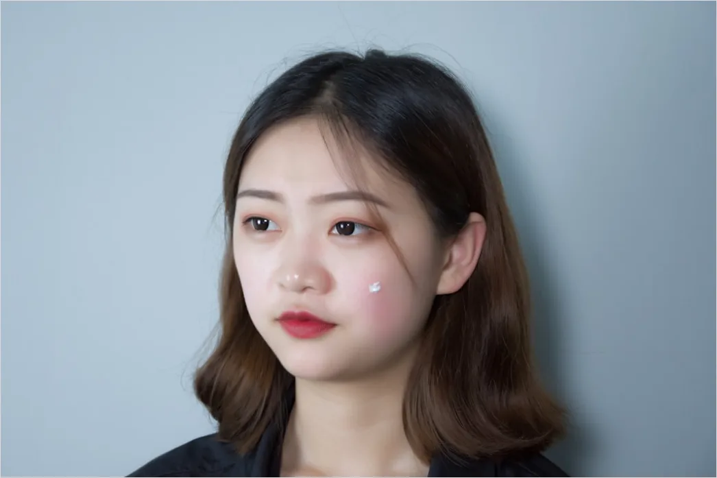 Detail Dewy Skin Makeup Look With Blush And Highlight Number 9