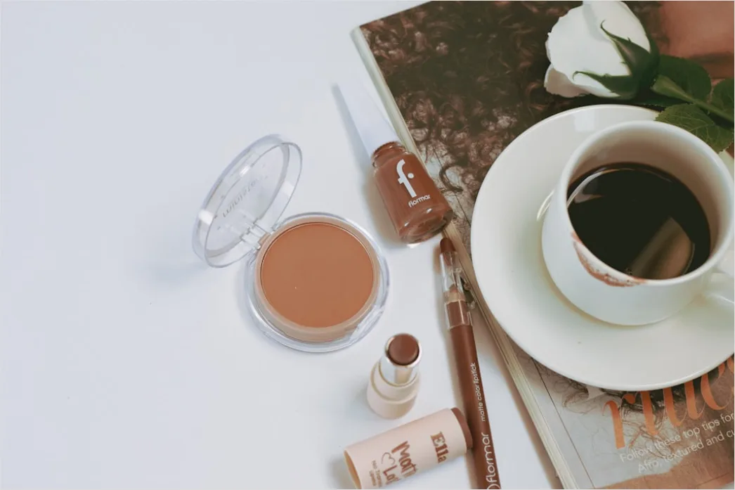 Detail Eyeshadow Palette Open Flat Lay Aesthetic Number 2