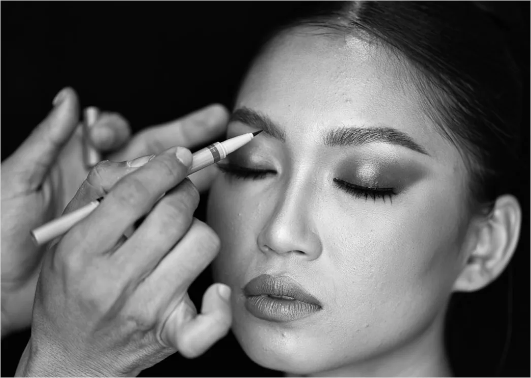 Detail Floating Eyeliner Makeup Look Artistic Tutorial Number 3