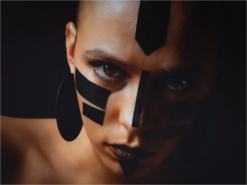Detail Graphic Eyeliner Look Editorial Beauty Inspiration Number 13