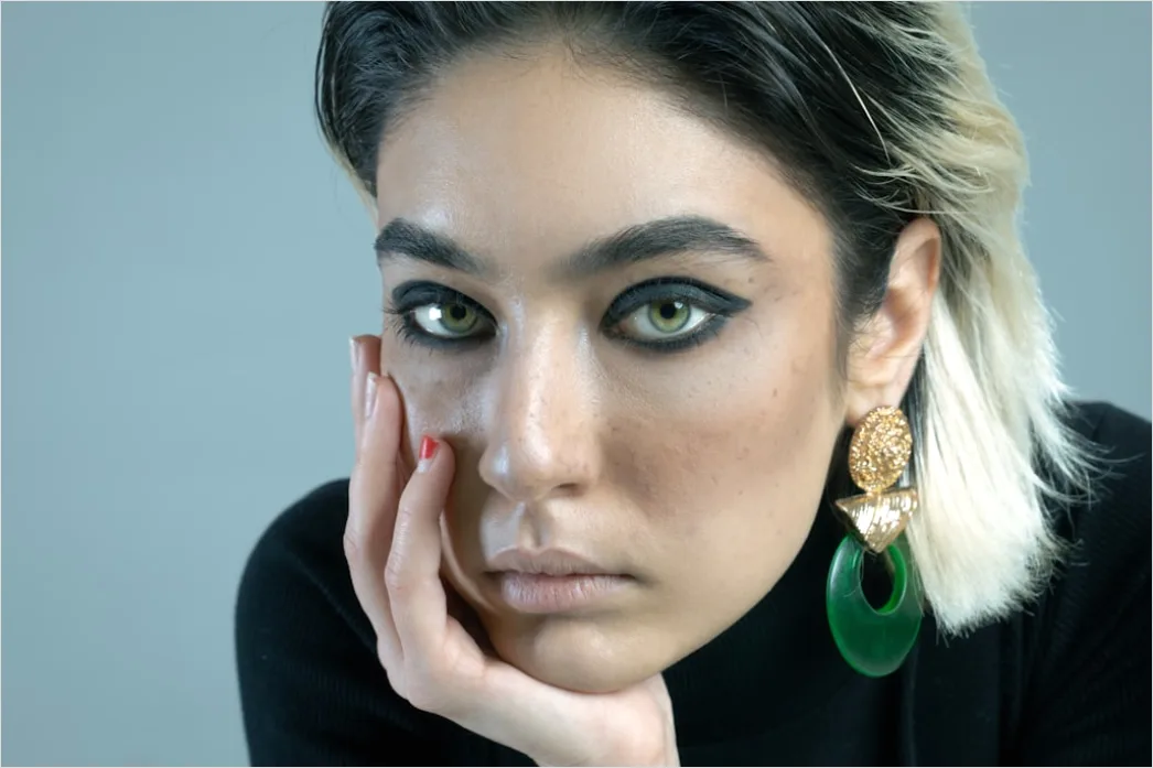 Detail Graphic Eyeliner Look Editorial Beauty Inspiration Number 14