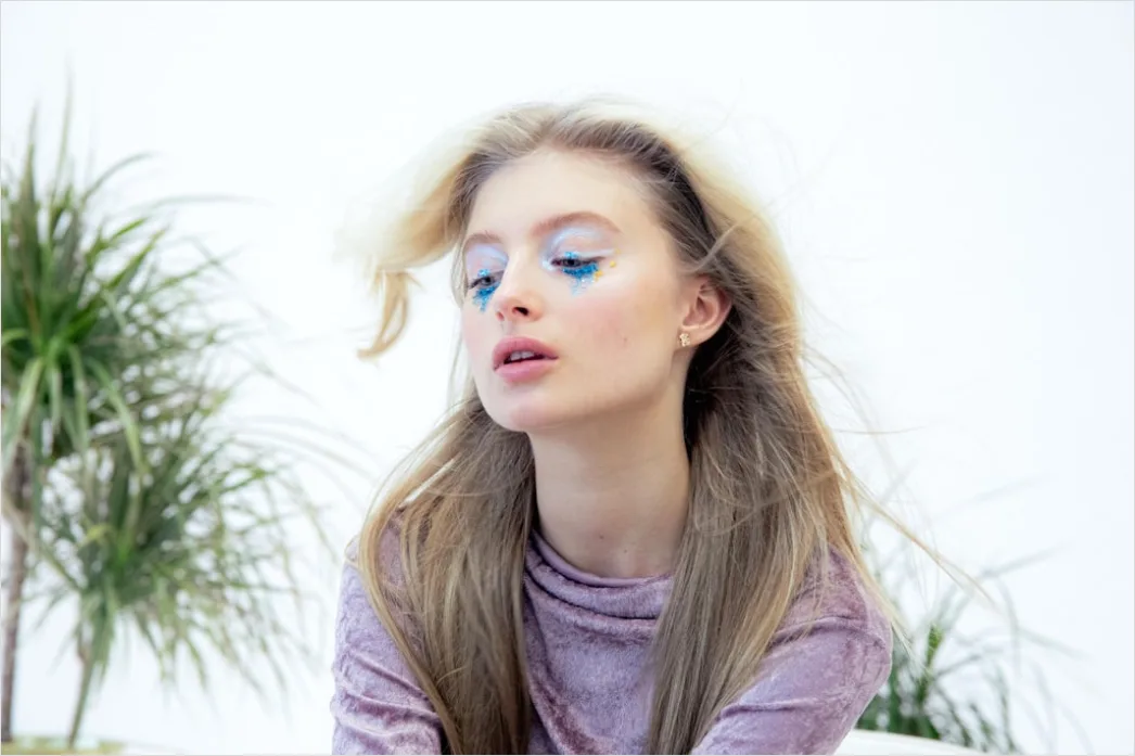 Detail Graphic Eyeliner Look Editorial Beauty Inspiration Number 15