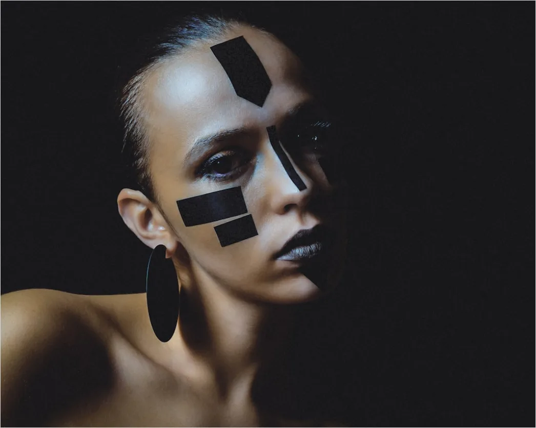 Detail Graphic Eyeliner Look Editorial Beauty Inspiration Number 17