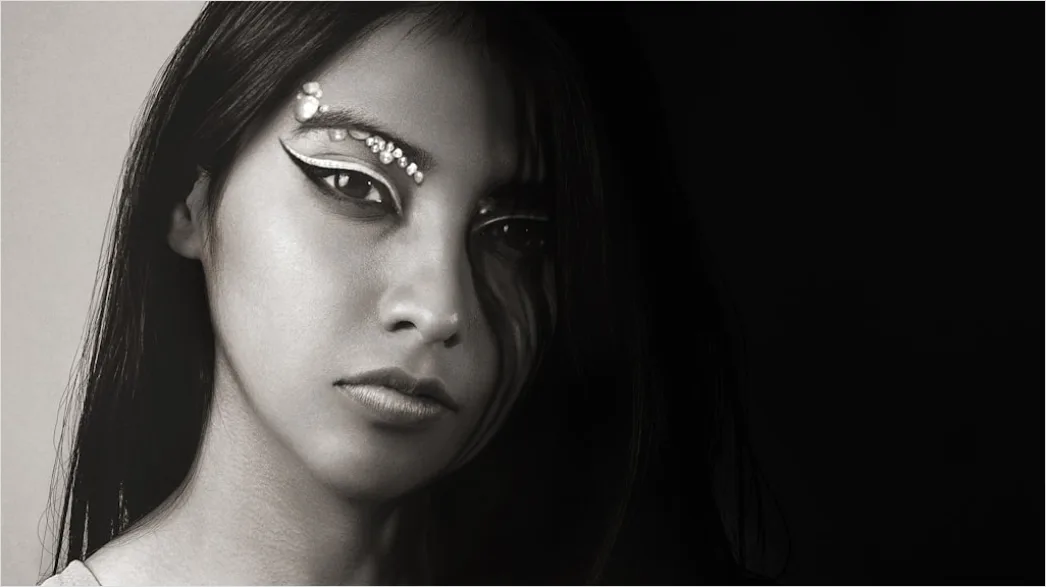 Detail Graphic Eyeliner Look Editorial Beauty Inspiration Number 6