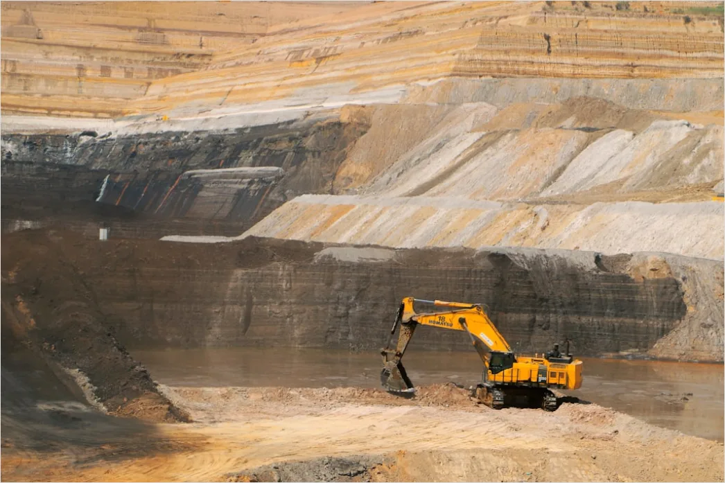 Detail Heavy Machinery Operation Excavator Loading Ore Number 2