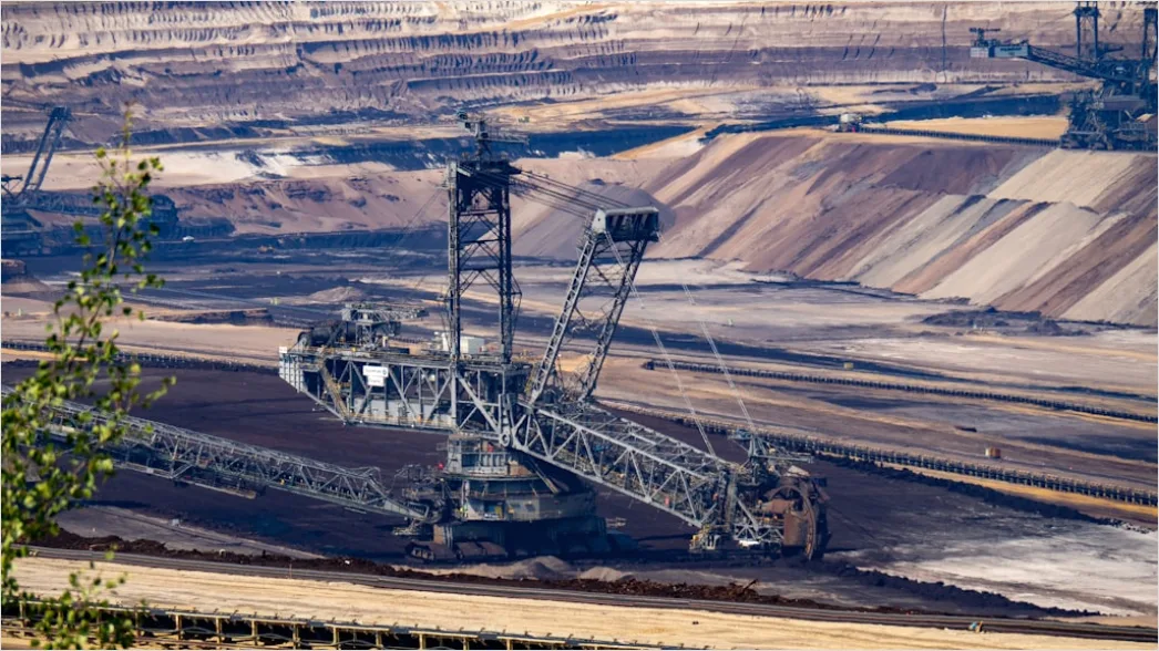 Detail Heavy Machinery Operation Excavator Loading Ore Number 12