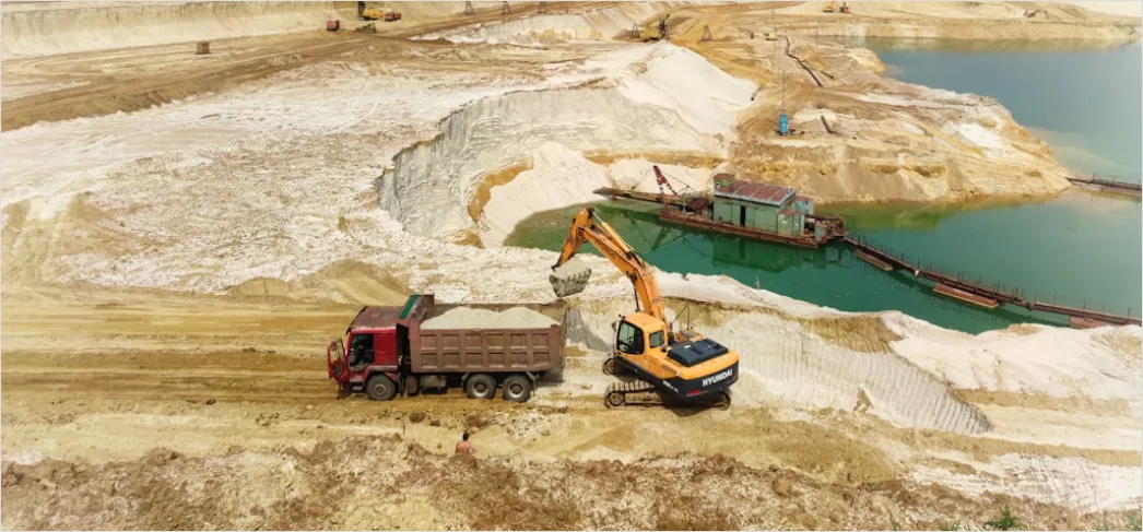 Detail Heavy Machinery Operation Excavator Loading Ore Number 13