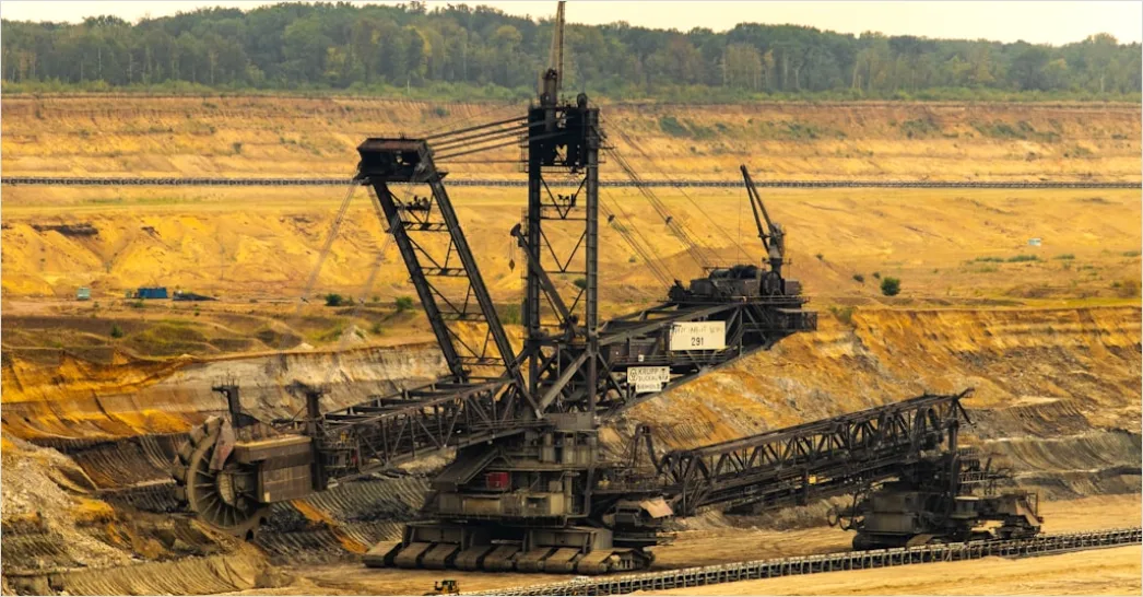 Detail Heavy Machinery Operation Excavator Loading Ore Number 15