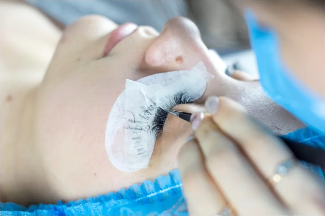 Detail How To Apply False Lashes Naturally Beginner Number 5