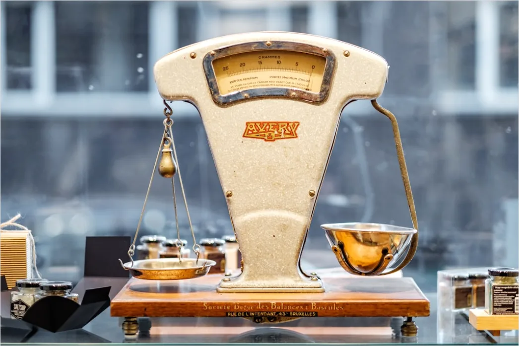 Laboratory Scale Weighing Powder Close Up 1d48