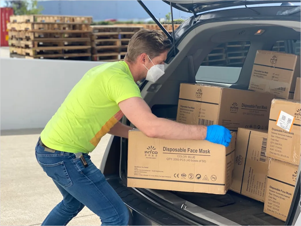 Last Mile Delivery Driver Sorting Packages Van 6ae3