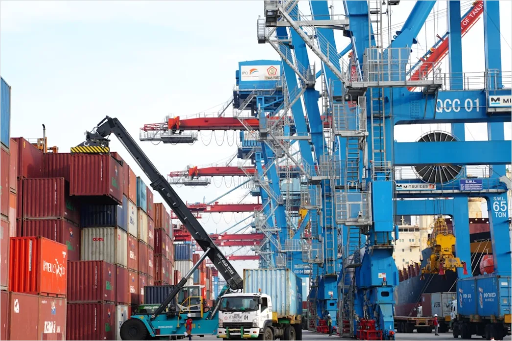 Detail Logistics Worker Loading Truck At Dock Number 8