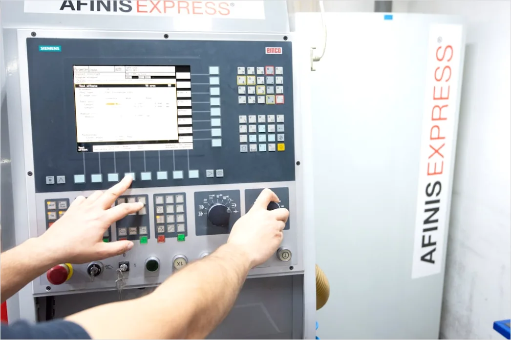 Detail Machinist Programming Cnc Milling Machine Screen Number 2