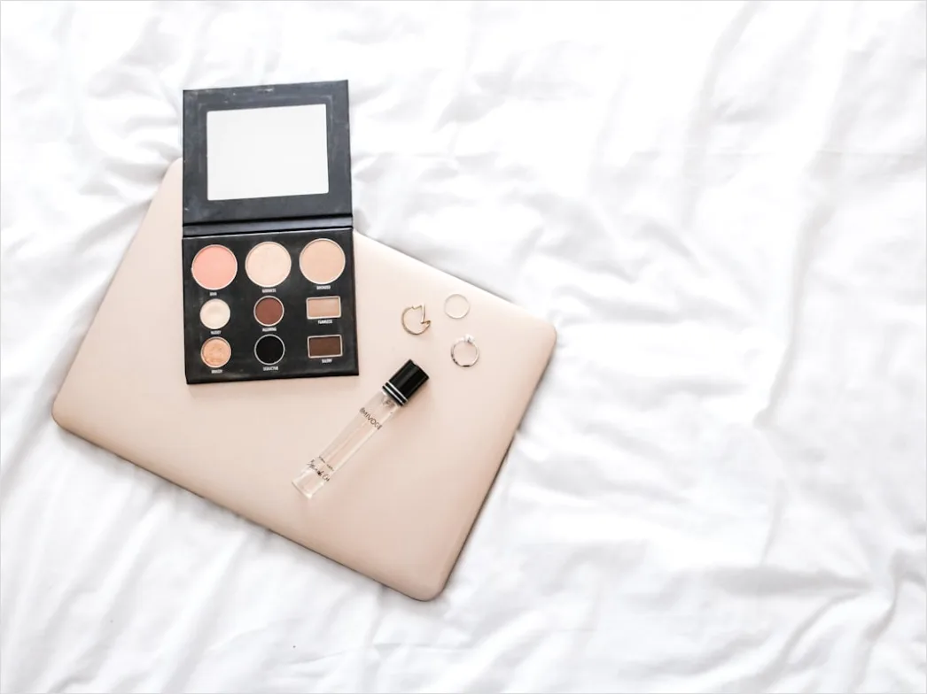 Detail Makeup Vanity Setup Aesthetic Organized Flat Lay Number 7