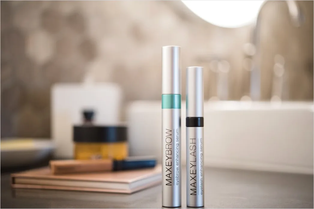 Detail Mascara For Lengthening And Volumizing Lashes Number 10