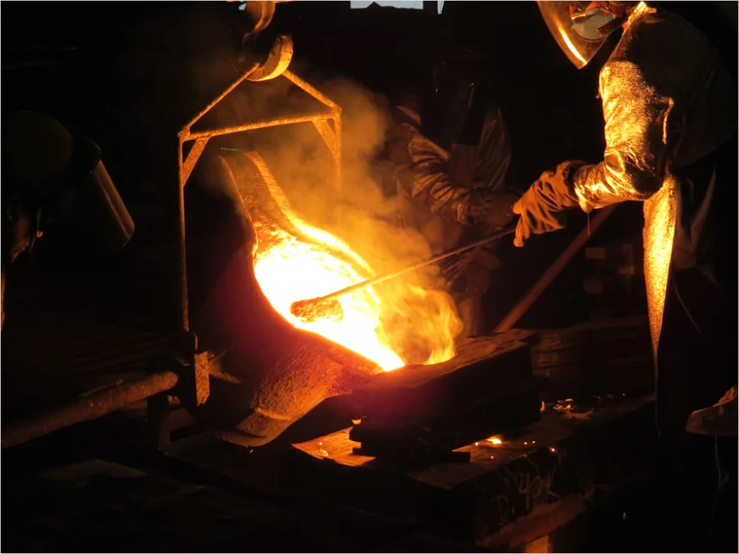 Detail Metal Casting Workshop Pouring Mold Process Number 2