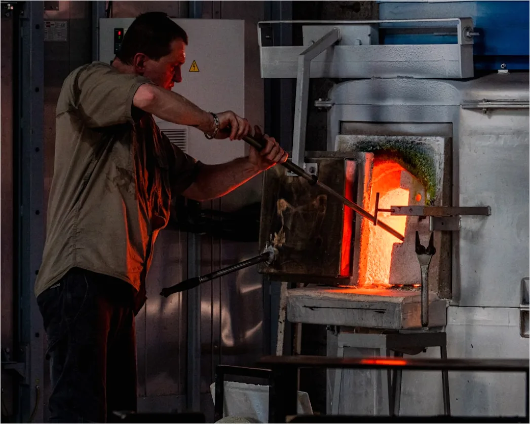 Detail Metal Casting Workshop Pouring Mold Process Number 13