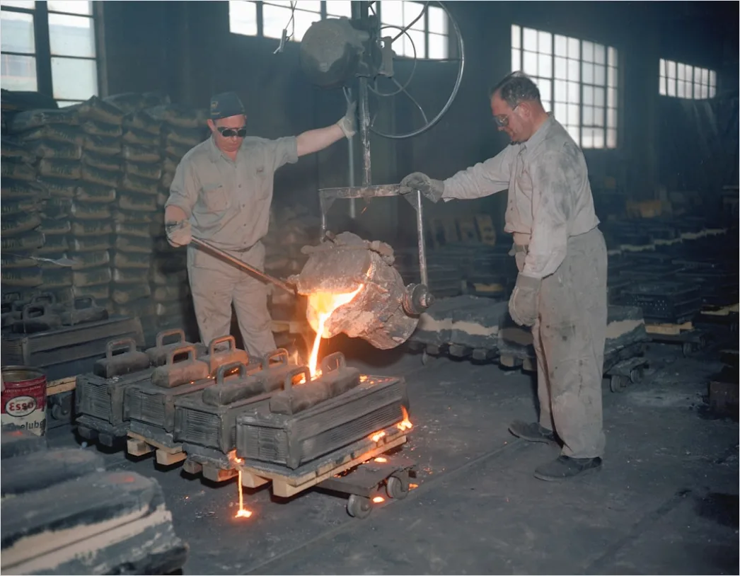 Detail Metal Casting Workshop Pouring Mold Process Number 14