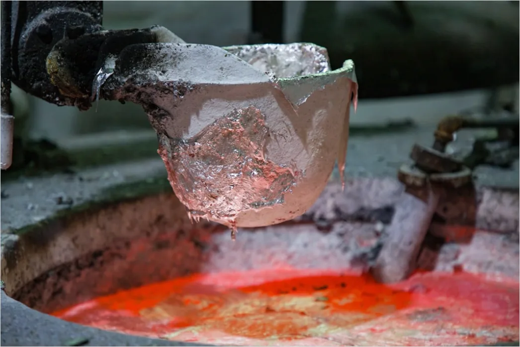 Detail Metal Casting Workshop Pouring Mold Process Number 15