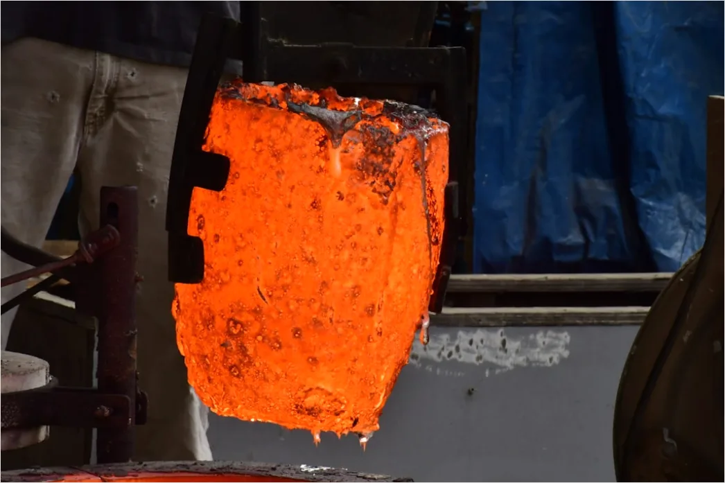 Detail Metal Casting Workshop Pouring Mold Process Number 16