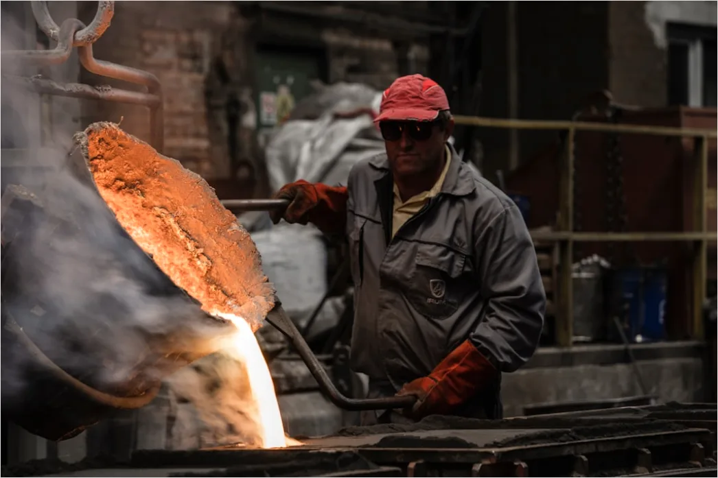 Detail Metal Casting Workshop Pouring Mold Process Number 17