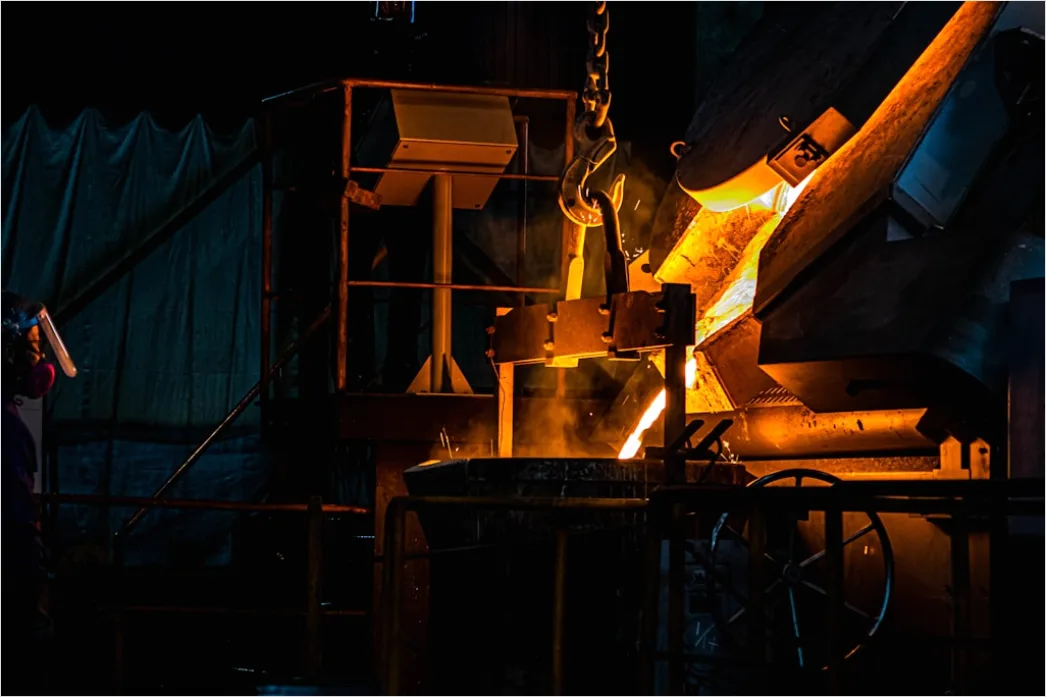 Detail Metal Casting Workshop Pouring Mold Process Number 3