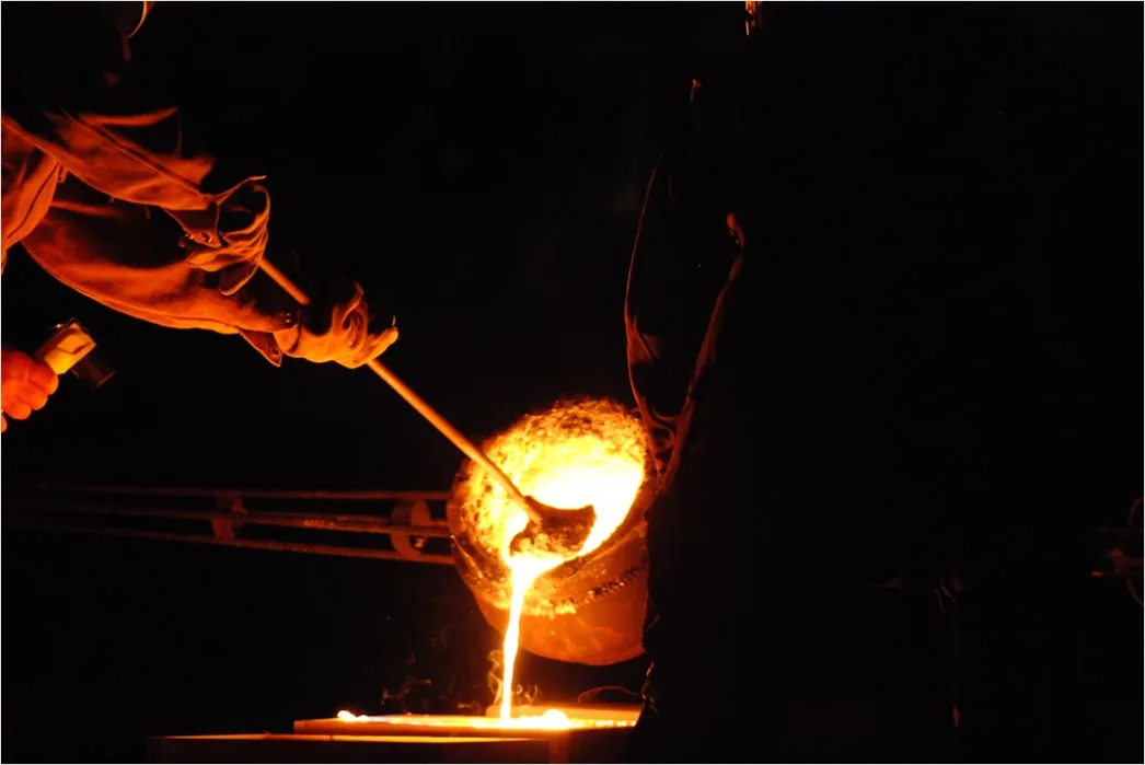 Detail Metal Casting Workshop Pouring Mold Process Number 8