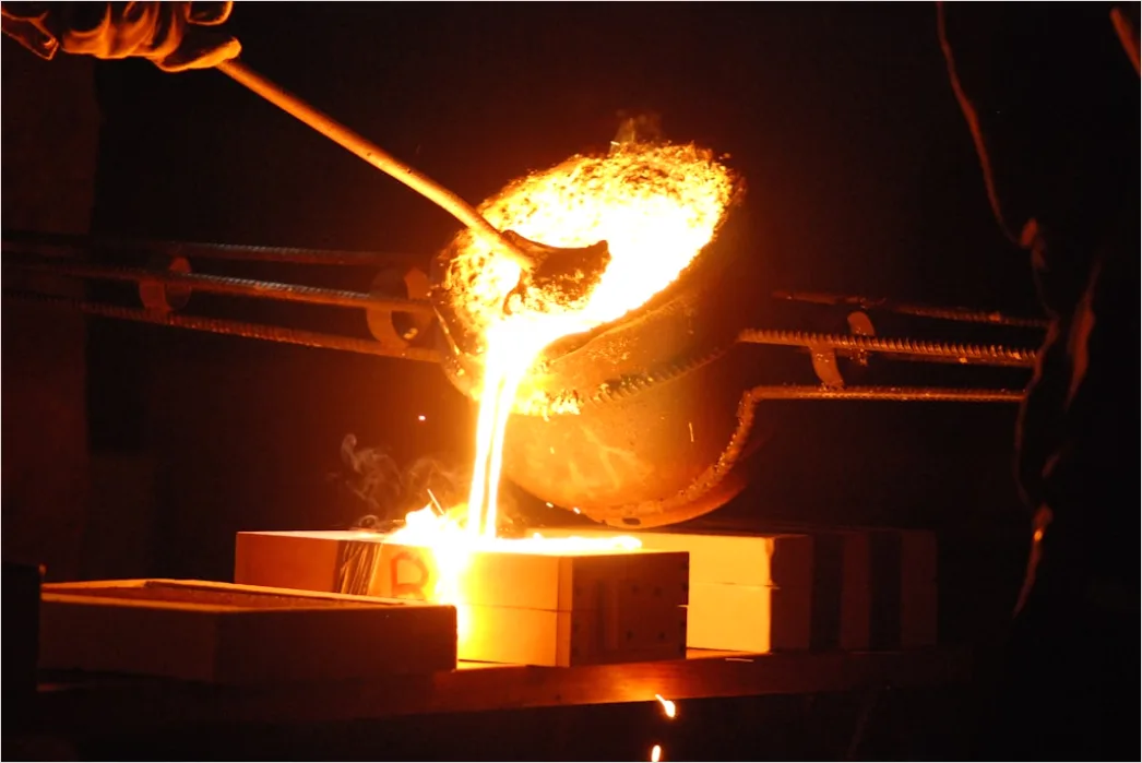 Detail Metal Casting Workshop Pouring Mold Process Number 9