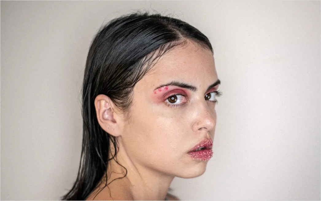 Detail Minimal Makeup Look With Mascara And Lip Gloss Number 15