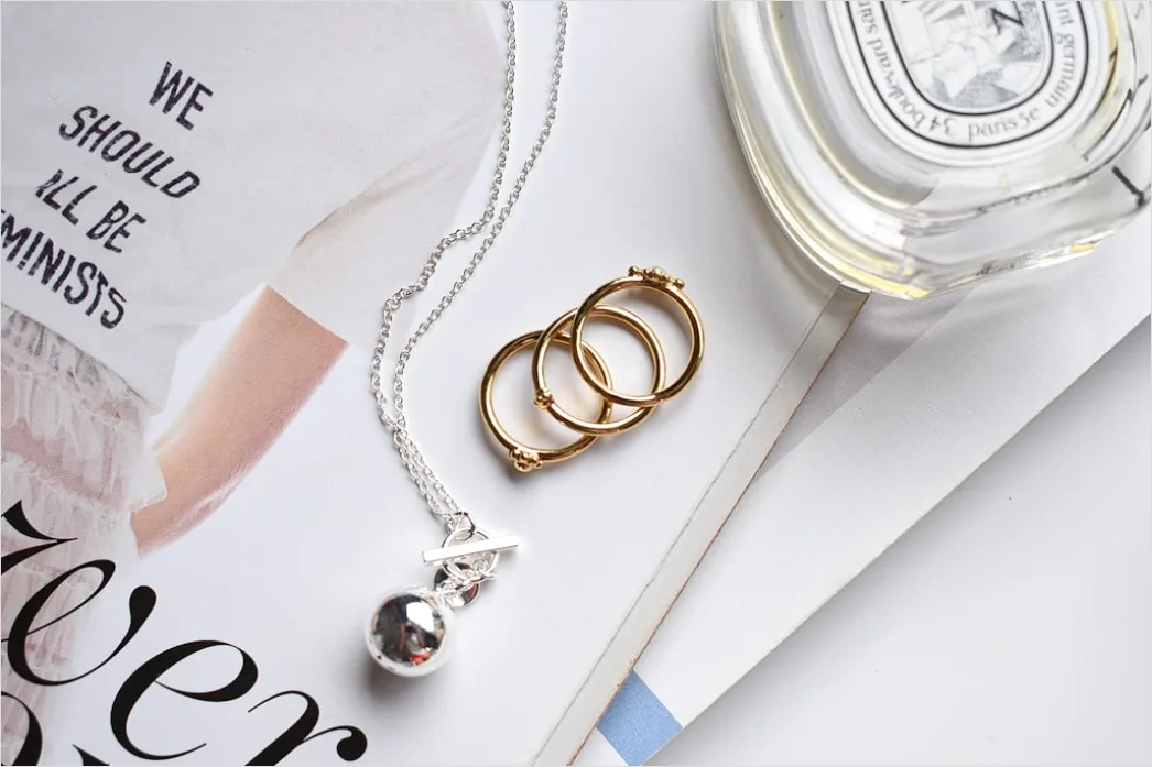 Detail Minimalist Jewelry Outfit Ideas Everyday Simple Number 6