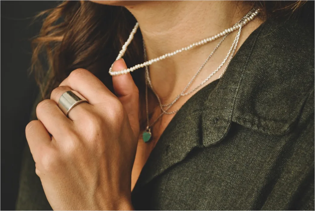 Detail Minimalist Jewelry Outfit Ideas Everyday Simple Number 7