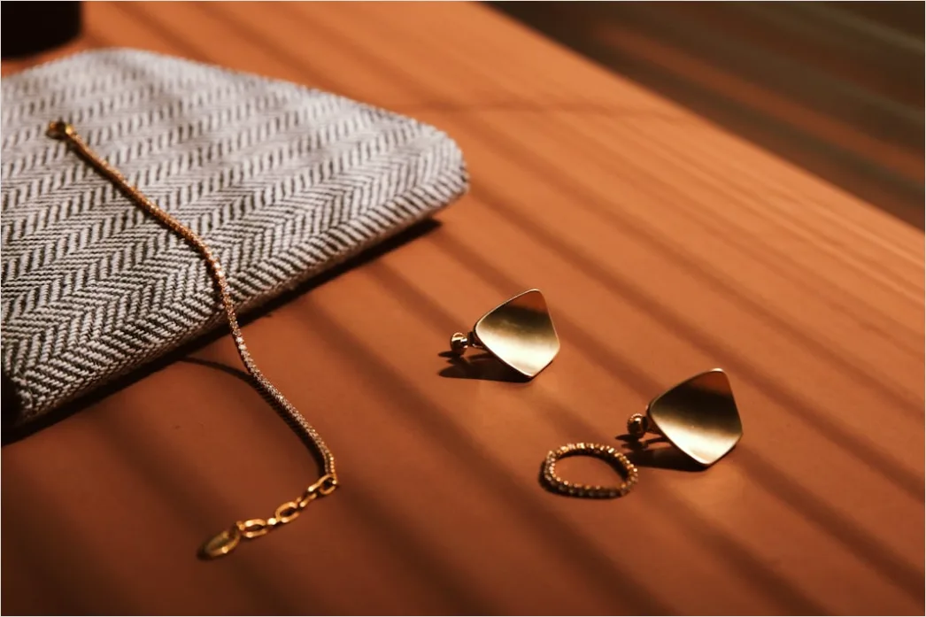 Detail Minimalist Jewelry Outfit Ideas Everyday Simple Number 9