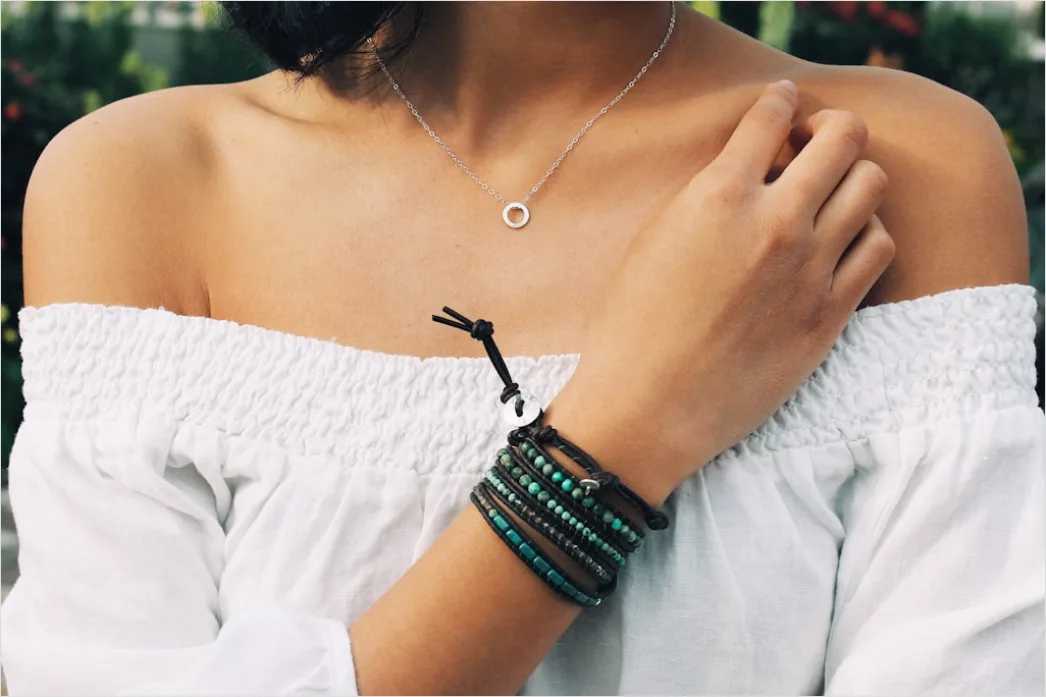 Detail Minimalist Jewelry Outfit Ideas Everyday Simple Number 10