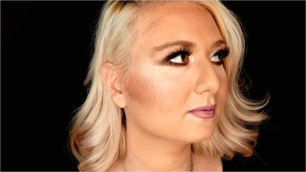 Detail Monochromatic Makeup Look Peach Tones Tutorial Number 10
