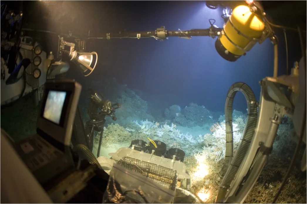 Detail Ocean Research Vessel Deck Sampling Equipment Number 10