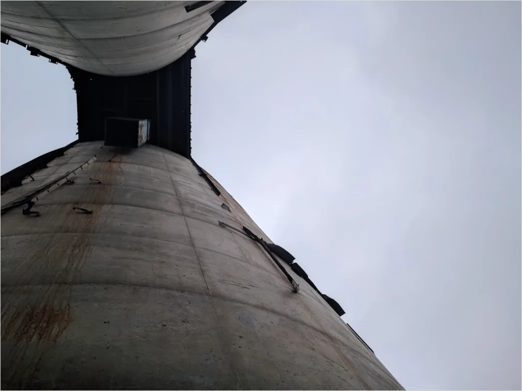 Detail Petroleum Refinery Distillation Tower Exterior Close Up Number 19