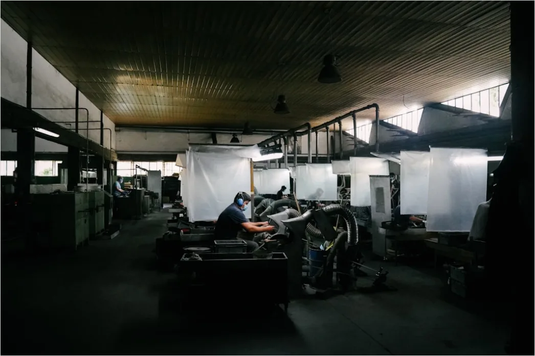 Plastic Injection Molding Factory Production Floor 5e97