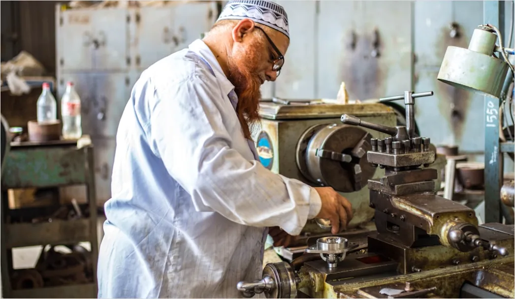 Detail Precision Engineering Workshop Lathe Turning Metal Number 17
